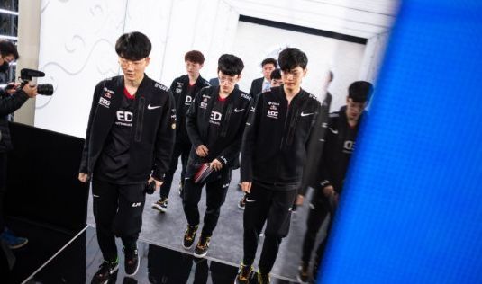 这也行？外国网友整活：LOL欧美队伍第一视角
