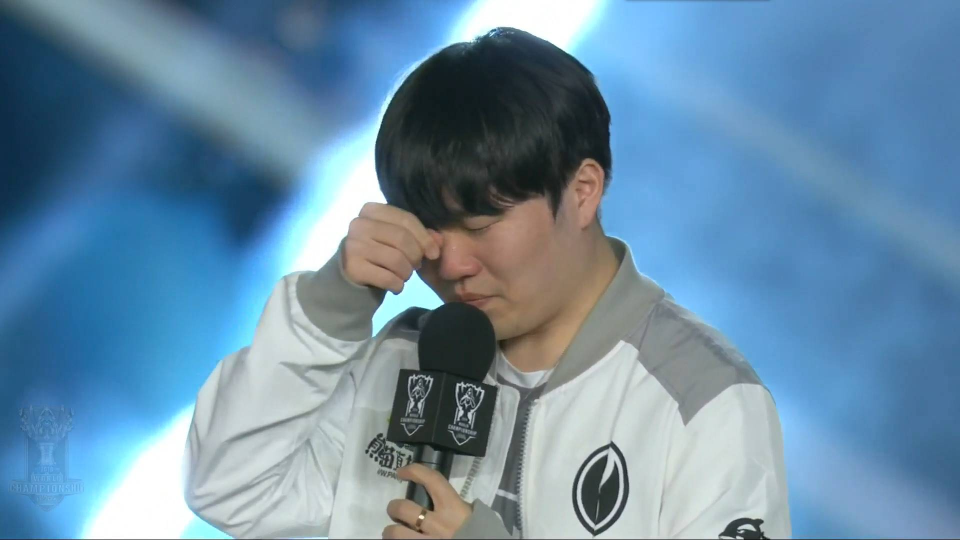 深度筹码（200BB+）下的策略调整：小口袋对子的价值激增。（200BB+超深筹码下的策略优化：小口袋对子价值跃升）